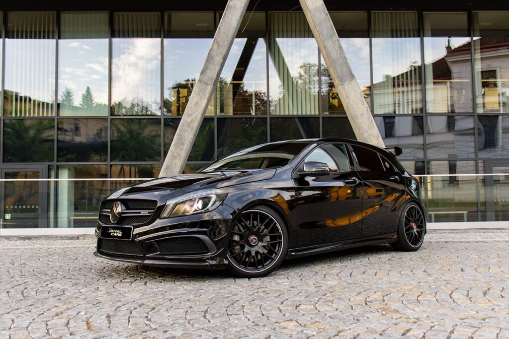 Mercedes A45 AMG - z boku